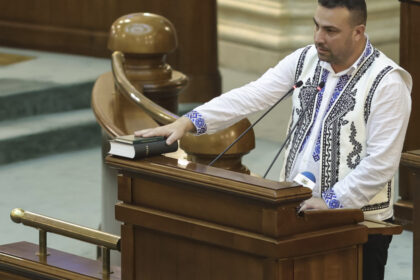 senatorul adrian peiu ales pe listele s o s romania s a alaturat pnl si va conduce interimar filiala ialomita 6a3b9b38749dc