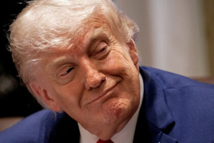 trump isi pune chipul pe noul pasaport american bun venit dar purtati va bine decizie fara precedent in istoria sua 6a3f6db1570b2