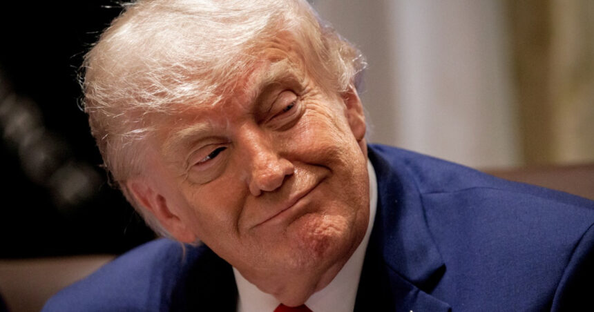 trump isi pune chipul pe noul pasaport american bun venit dar purtati va bine decizie fara precedent in istoria sua 6a3f6db1570b2