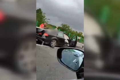 video accident grav pe autostrada soarelui trei persoane intre care o fetita de 2 ani au fost ranite traficul este blocat 6a2bff184f47c