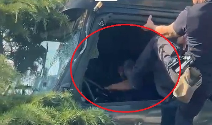 video ancheta la politia locala dupa ce un agent a lovit soferul tir ului care a facut prapad in constanta 6a27cca221824