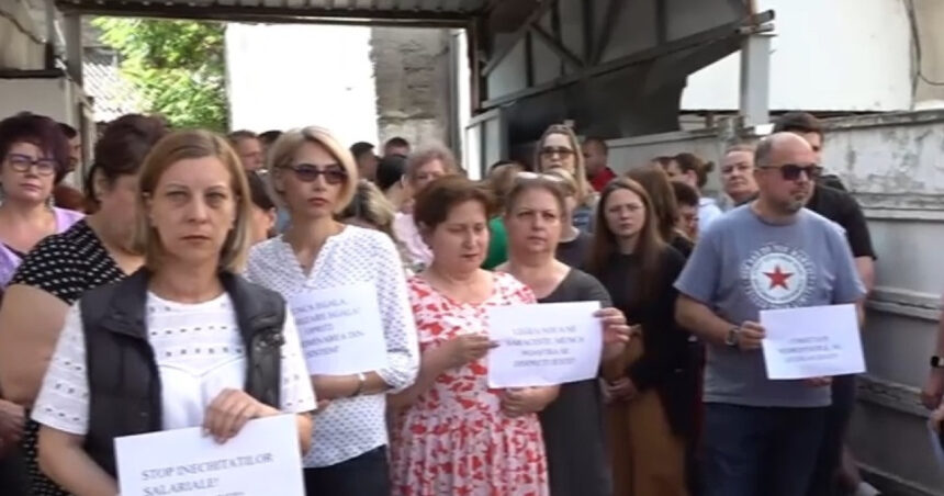video angajatii de la casa de pensii dolj au intrerupt lucrul ei anunta proteste si saptamana viitoare 6a22773ee647f