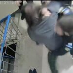 video barbatul care a luat politistii la pumni pe scara blocului in tomis nord este internat la sapoca si asteapta expertiza medicala 6a23f48f001bc