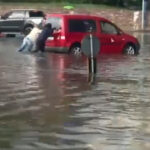 video furtunile au facut ravagii in mai multe localitati din tara strazi inundate in craiova si zeci de masini au ramas blocate in apa 6a3a20cf17968