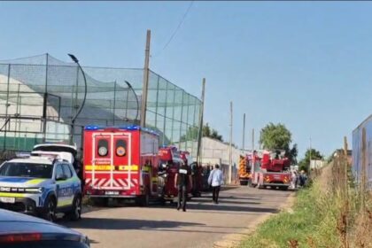 video incendiu la o cladire cu terasa din lemn din constanta copii si adulti aflati la o petrecere au fost evacuati 6a37bb0f6acb4