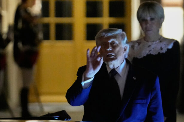 video momentul in care donald trump a semnat memorandumul de intelegere cu iranul in timpul cinei de la la versailles 6a338caf31f25