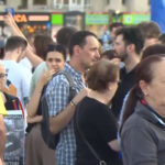 video protest in piata victoriei romania e sub asediu cand sistemul se lupta sa nu se schimbe nimic este timpul sa iesim in strada 6a358a754f0e8