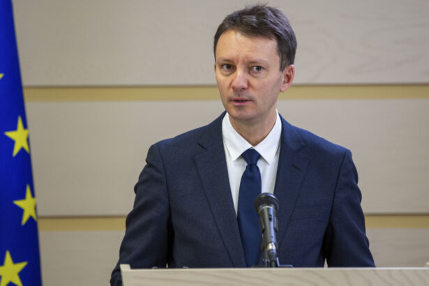 video siegfried muresan atac la sorin grindeanu va fi intotdeauna premierul oug 13 incapabil sa castige increderea pentru romania 6a42376449c6c