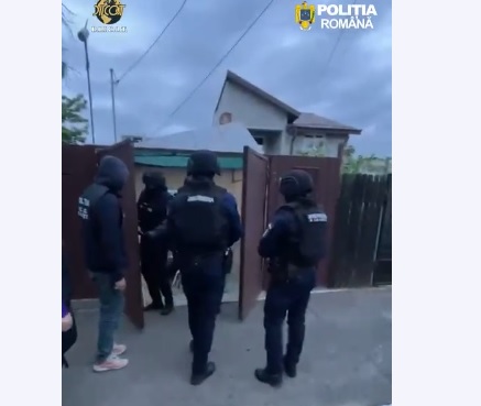 video un fost secretar in prefectura tulcea arestat pentru pornografie infantila 6a1d7c632e152