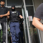 videofoto lideri ai clanului duduianu au fost retinuti procurorii ii ancheteaza intr un dosar de trafic de persoane si proxenetism 6a2826b2e5c03
