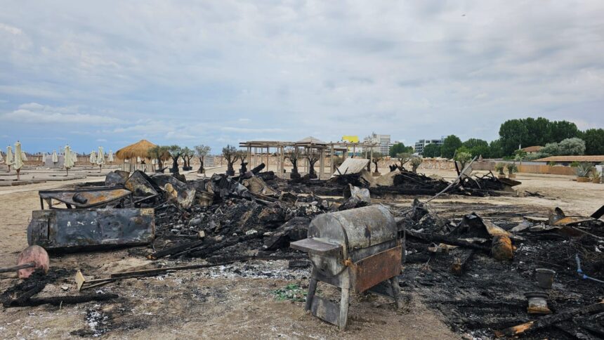 a fost stabilita cauza incendiului care a mistuit beach barurile din mamaia 6a4f67b5478cf