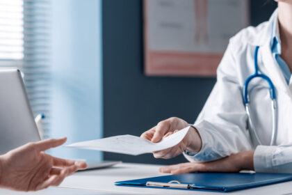 ce analize si consultatii sunt gratuite in 2026 lista serviciilor medicale decontate inclusiv pentru persoanele neasigurate 6a585a8de6575