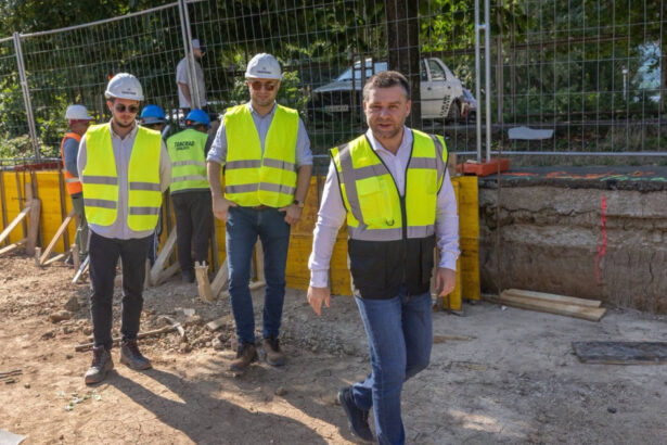 ciprian ciucu mi se reproseaza ca se lucreaza prea mult in bucuresti niciun oras nu se poate repara fara santiere 6a57b8d66b0ea