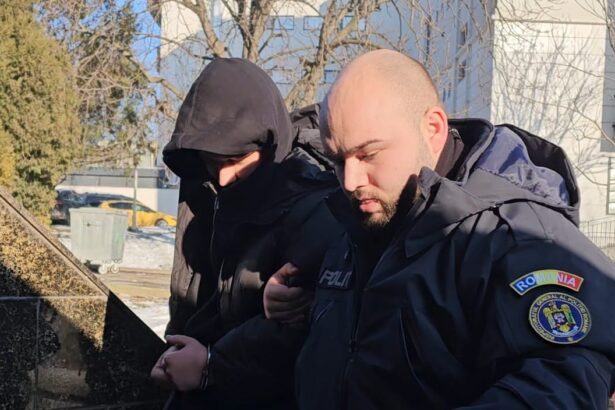 crima din poarta 6 dupa ce si a ucis mama a trimis un mesaj sefei anuntand in numele ei ca isi da demisia a pus langa cadavru odorizante si i a scris un memoriu 6a4af4a1af535