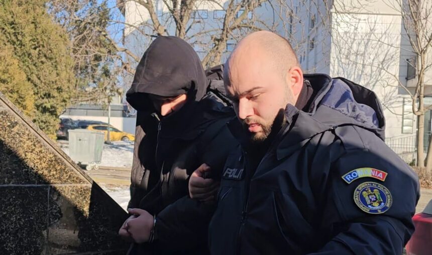 crima din poarta 6 dupa ce si a ucis mama a trimis un mesaj sefei anuntand in numele ei ca isi da demisia a pus langa cadavru odorizante si i a scris un memoriu 6a4af4a1af535