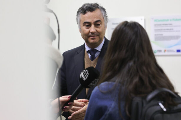 criza in portugalia presiuni pentru ca ministrul educatiei sa demisioneze dupa digitalizarea esuata a notarii examenelor nationale 6a6c594884a58
