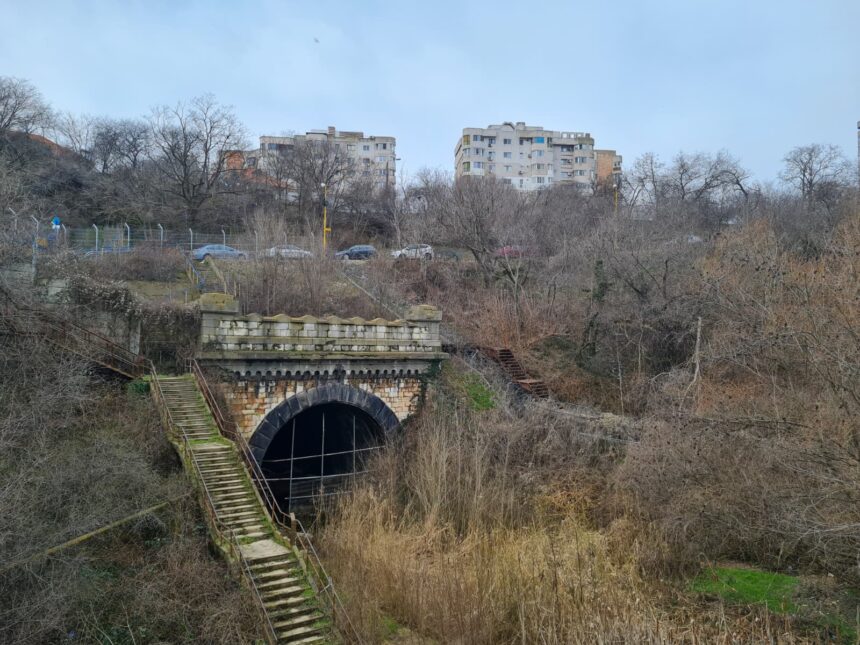 doi giganti ai constructiilor se lupta pentru modernizarea caii ferate palas port a si reabilitarea tunelului palas 6a458f06a039c