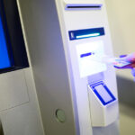 escrocherie cu atm uri bitcoin si falsi reprezentanti asf doi tineri retinuti dupa ce au inselat o femeie cu aproape 287 000 de lei 6a5b2ec987be4