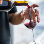 este un pahar de vin rosu pe zi benefic pentru inima un nou studiu incearca sa clarifice riscurile si beneficiile alcoolului 6a525dbee499f