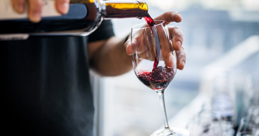 este un pahar de vin rosu pe zi benefic pentru inima un nou studiu incearca sa clarifice riscurile si beneficiile alcoolului 6a525dbee499f