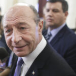 exclusiv basescu ii critica pe liderii politici care au negociat in secret cu aur se duc cu scufita in mana si spun nenea simion te rugam 6a62139cbaae5
