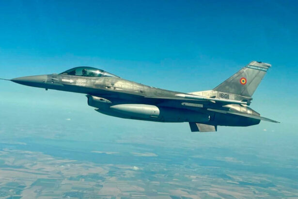 foto imagini surprinse in timpul misiunii pentru neutralizarea celei de a treia drone garda de coasta cauta fragmentele aeronavei 6a6647635f7ce