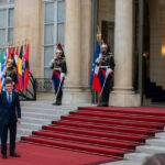 foto nicusor dan si mirabela gradinaru la palatul elysee presedintele si partenera sa au participat la receptia de ziua frantei 6a55d3ae4d2e4