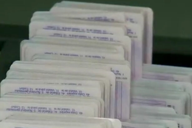 frauda la examenul pentru permis candidatii primeau din exterior raspunsurile la teste folosind aparatura audio video 6a63884377c40