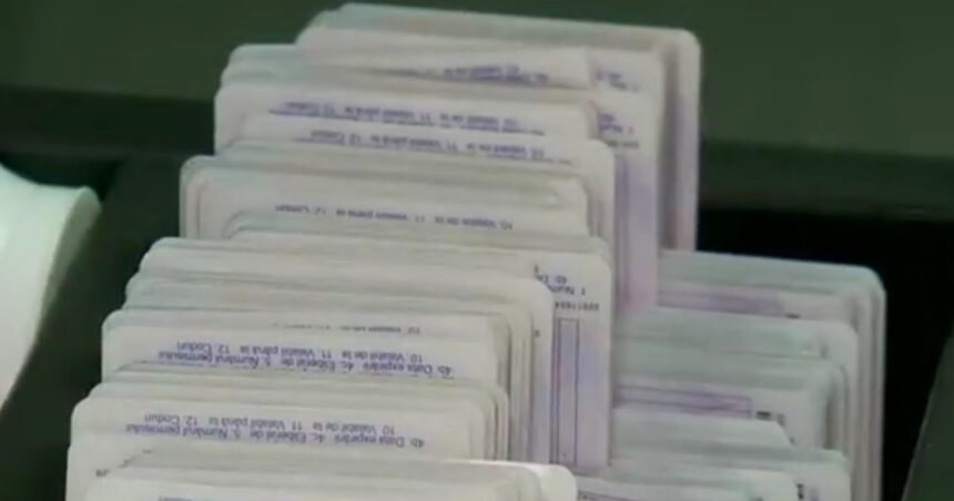 frauda la examenul pentru permis candidatii primeau din exterior raspunsurile la teste folosind aparatura audio video 6a63884377c40