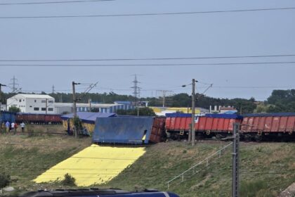 galerie foto vagon cu sulf rasturnat si altele deraiate in regionala cfr palas din constanta 6a58f30b64a94