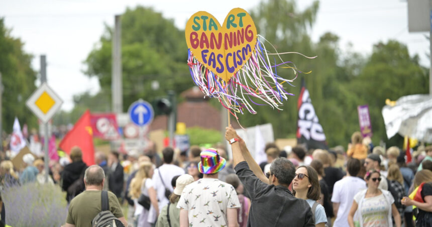 germania zeci de mii de manifestanti s au adunat la erfurt pentru a impiedica desfasurarea congresului partidului afd 6a490aa203e5f
