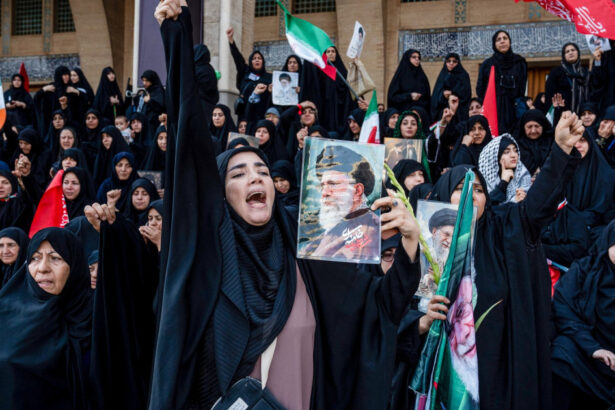 iran lacrimi pumni in piept si indemnuri la razbunare la funeraliile publice din teheran ale ayatollahului ali khamenei 6a4918b23b83b