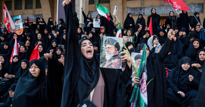 iran lacrimi pumni in piept si indemnuri la razbunare la funeraliile publice din teheran ale ayatollahului ali khamenei 6a4918b23b83b