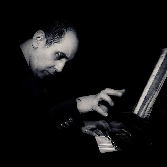 jazzup sea fest continua la constanta pianistul dorian pirvu sustine un recital pe faleza cazinoului 6a51723b5140a