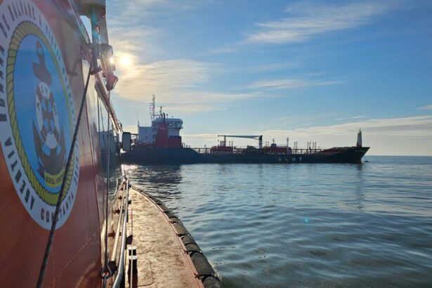 misiune de salvare la sulina doi marinari sunt dati disparuti intervine arsvom 6a65ed505832f