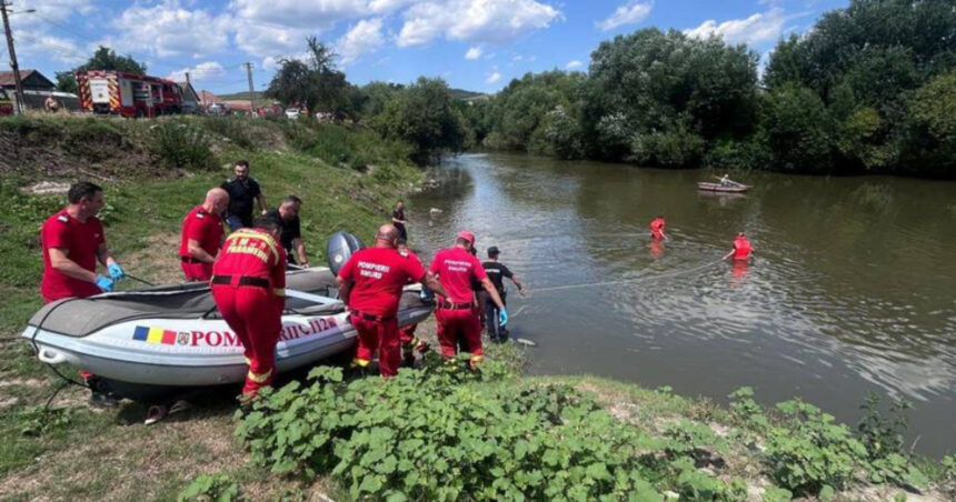 mobilizare de amploare in mures dupa ce doi copii ar fi cazut in rau scafandrii intervin si un elicopter smurd survoleaza zona 6a5f741cbe05f