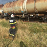 oameni evacuati din cauza unei scurgeri la un vagon care transporta motorina trenul e stationat langa halta radoiesti 6a679569e48f9