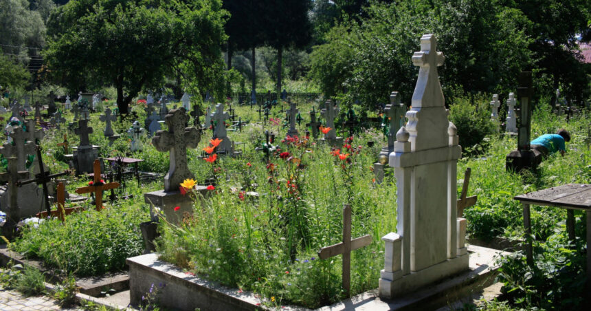 obiecte ciudate descoperite pe mormantul victimei lui emil ganj politia face cercetari pentru profanare de morminte 6a54ac5ea77dd