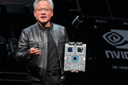 obiectul purtat de jensen huang seful nvidia pentru care s au luptat zeci de colectionari la licitatie s a vandut cu o suma record 6a5b51efec049