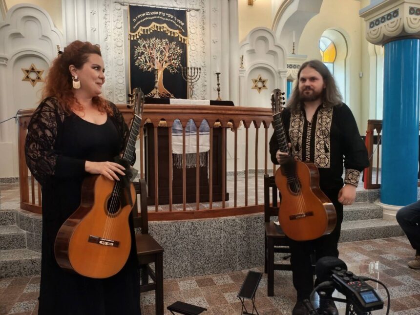 peste 170 de persoane au participat la concertul duo kitharsis rapsodia romana de george enescu a rasunat in sinagoga din constanta 6a517939ed051