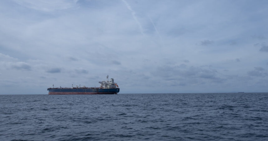 petrolier din flota fantoma a rusiei suspectat ca a provocat o scurgere de petrol in largul omanului 6a5b4e6f2b981