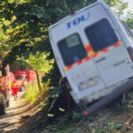 planul rosu de interventie a fost activat in judetul arges un mort dupa ce un microbuz a iesit de pe sosea si a intrat intr un copac 6a6c55c50561a