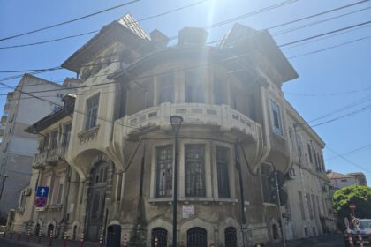 planuri schimbate radical in cazul unei cladiri care atrage toate privirile investitorul pregateste transformarea se dorea initial o clinica medicala 6a515e7b3818f