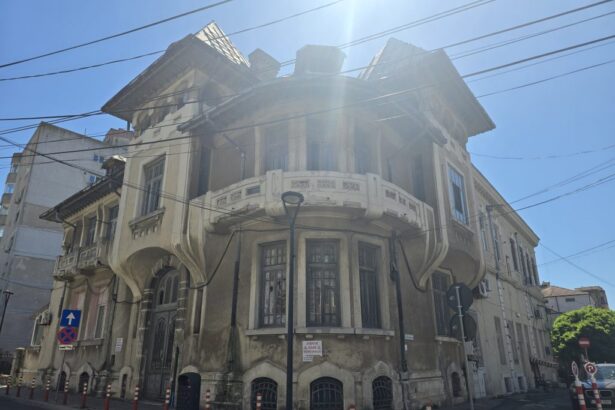 planuri schimbate radical in cazul unei cladiri care atrage toate privirile investitorul pregateste transformarea se dorea initial o clinica medicala 6a515e7b3818f