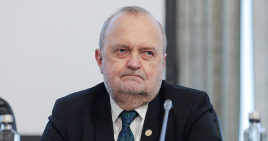 reactia rectorului umf iasi dupa discursul critic al unei absolvente la ceremonia finalului de an 6a638f49a87ff