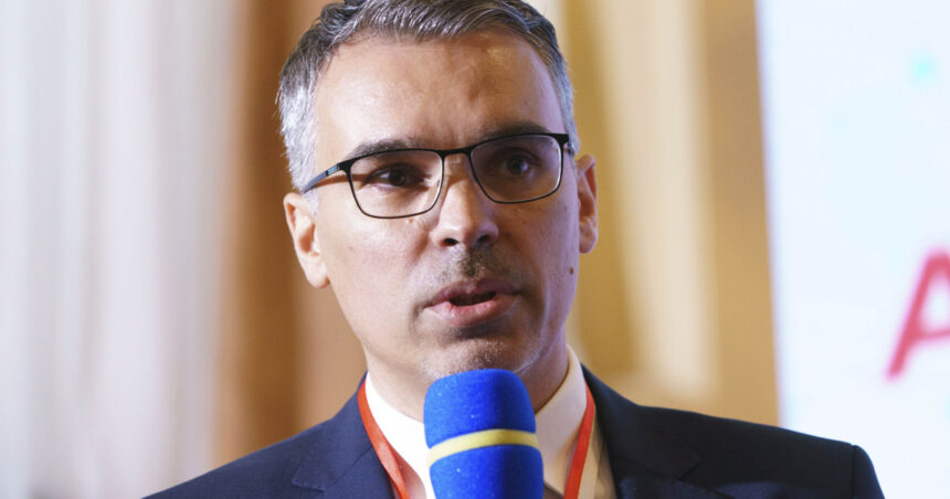 remus stefureac poate ca alegerile anticipate ar putea duce la o deblocare a situatiei poate ca nu cum ar arata noul parlament 6a56155678d84