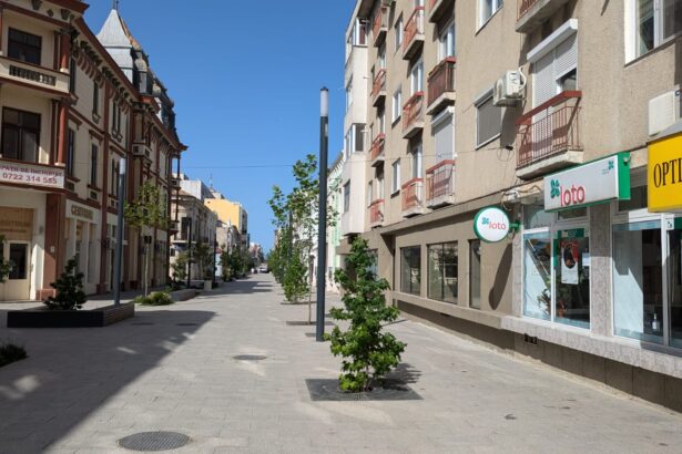 revolutie urbanistica in centrul constantei fara aparate de aer conditionat pe fatade culori stridente si blocuri intre casele de patrimoniu 6a53fa63efc3a