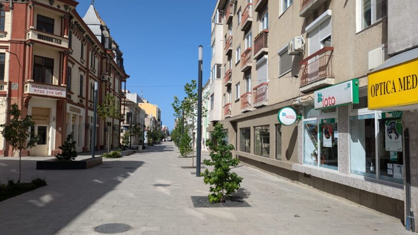 revolutie urbanistica in centrul constantei fara aparate de aer conditionat pe fatade culori stridente si blocuri intre casele de patrimoniu 6a53fa63efc3a