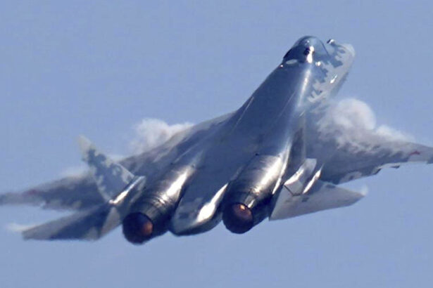 rusia a mobilizat cel mai nou avion su 57 pentru a apara rafinaria de petrol din omsk dar nici acest lucru nu a contat 6a4f2a9a834de