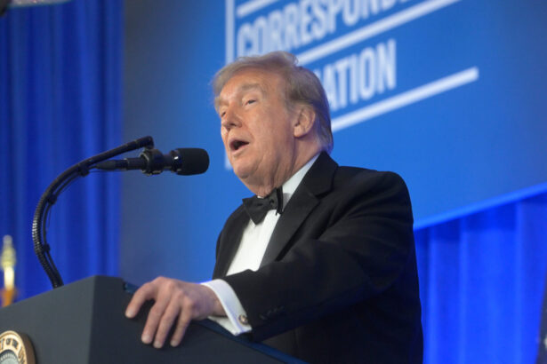 trump ataca jurnalistii si il ironizeaza pe biden la dineul corespondentilor urmatoarea editie ar putea purta numele meu 6a645b31b7ba1